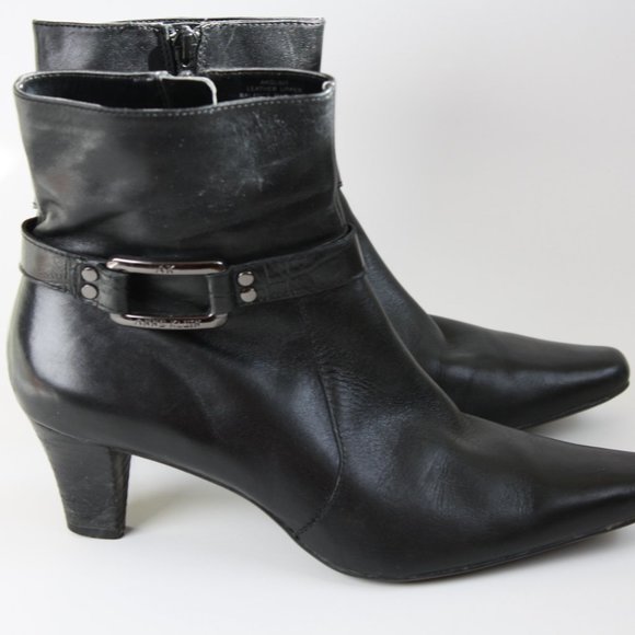size 7 1/2 Anne Klein iFlex Ankle boots w/ Buckle pointed toe black leather - Picture 2 of 9